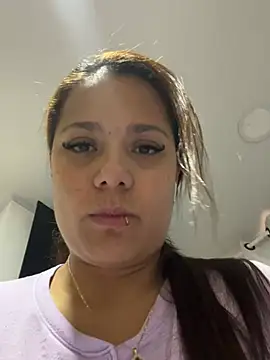 Snapshot of Pretty__Milf chatting on 03-22-26, 10:33 Pretty Milf online show from 03-22-26, 10:33