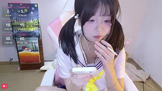 Qiqiiii-05 online show from 06-12-26, 11:52