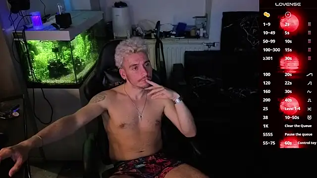 Rayzel White online show from 04-11-26, 09:51