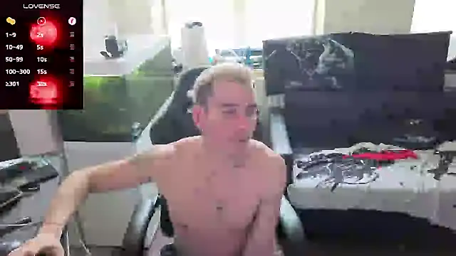 Snapshot of Rayzel_White chatting on 05-11-26, 01:01 Rayzel White online show from 05-11-26, 01:01