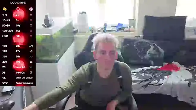 Snapshot of Rayzel_White chatting on 05-06-26, 11:47 Rayzel White online show from 05-06-26, 11:47