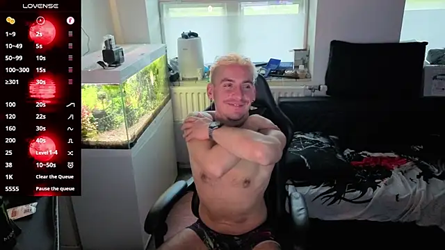 Rayzel White online show from 04-25-26, 06:49