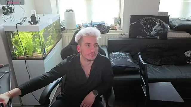 Rayzel White online show from 03-19-26, 03:34