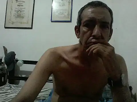 Snapshot of guevo14cm3 chatting on 05-05-26, 01:30 guevo14cm3 online show from 05-05-26, 01:30