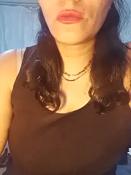 Snapshot of Karanfilim chatting on 02-12-26, 11:37 Karanfilim online show from 02-12-26, 11:37