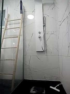 Snapshot of shokola chatting on 01-15-26, 02:42 shokola online show from 01-15-26, 02:42