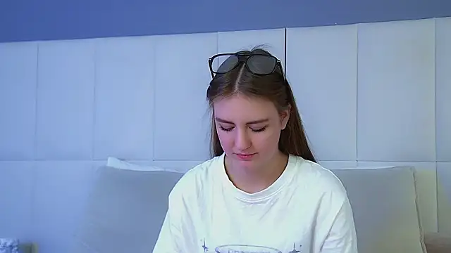 Snapshot of SofiaSarvain chatting on 02-05-26, 06:31 SofiaSarvain online show from 02-05-26, 06:31