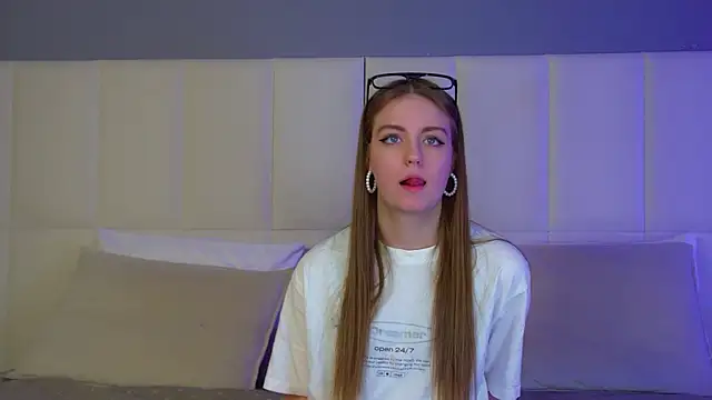 Snapshot of SofiaSarvain chatting on 02-24-26, 06:31 SofiaSarvain online show from 02-24-26, 06:31