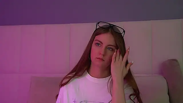 Snapshot of SofiaSarvain chatting on 02-06-26, 06:15 SofiaSarvain online show from 02-06-26, 06:15