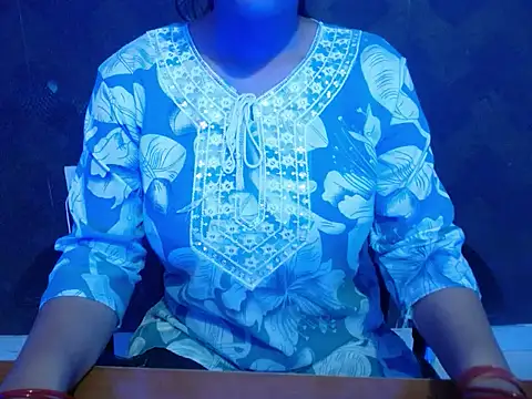 Snapshot of pari_04 chatting on 06-01-26, 07:30 pari 04 online show from 06-01-26, 07:30