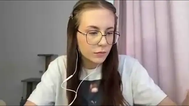 Snapshot of JanelleCourville chatting on 02-22-26, 11:23 JanelleCourville online show from 02-22-26, 11:23