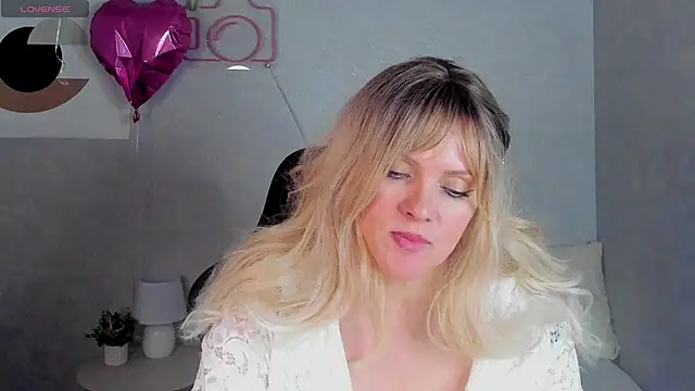 Snapshot of Victoria_Nelson chatting on 03-02-26, 05:08 Victoria Nelson online show from 03-02-26, 05:08