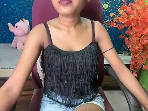 Snapshot of Brown-beauty chatting on 07-16-26, 04:48 Brown-beauty online show from 07-16-26, 04:48