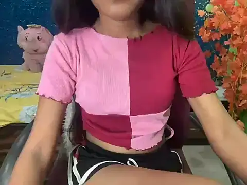 Snapshot of Brown-beauty chatting on 07-23-26, 02:57 Brown-beauty online show from 07-23-26, 02:57