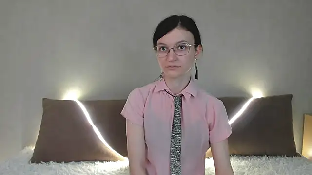 ThoraMarola online show from 04-14-26, 05:23