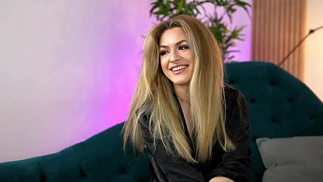 Snapshot of NayaQuinn chatting on 02-20-26, 08:11 NayaQuinn online show from 02-20-26, 08:11