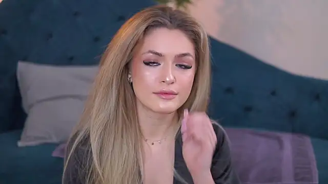 Snapshot of NayaQuinn chatting on 02-27-26, 08:19 NayaQuinn online show from 02-27-26, 08:19