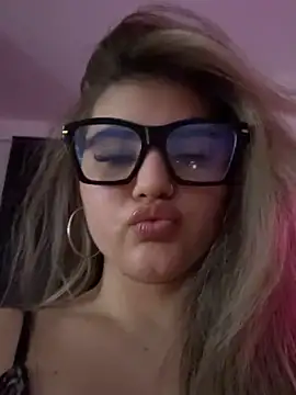 Snapshot of LilaMason chatting on 03-24-26, 10:43 LilaMason online show from 03-24-26, 10:43