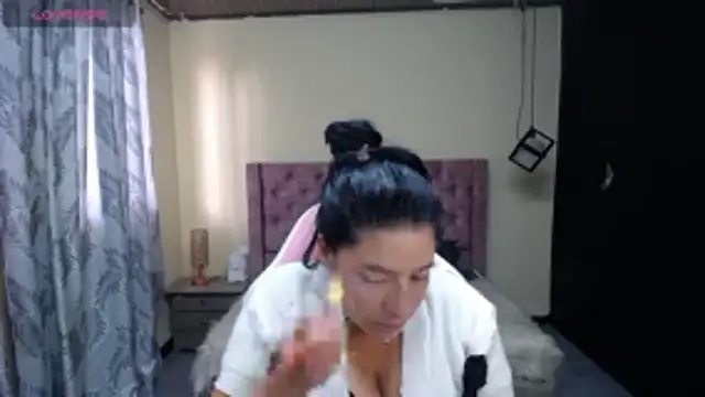 Snapshot of keileen_luna chatting on 04-20-26, 08:21 keileen luna online show from 04-20-26, 08:21