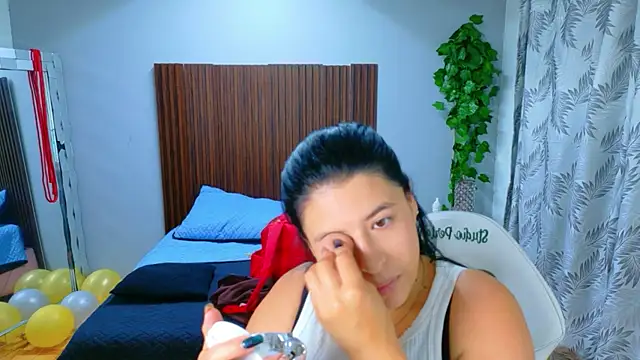 Snapshot of keileen_luna chatting on 04-23-26, 08:21 keileen luna online show from 04-23-26, 08:21