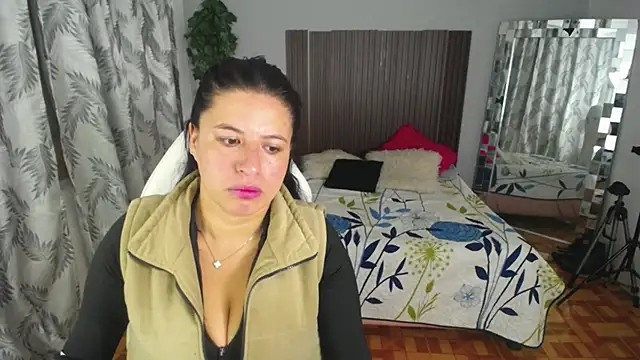 Snapshot of keileen_luna chatting on 05-23-26, 12:37 keileen luna online show from 05-23-26, 12:37