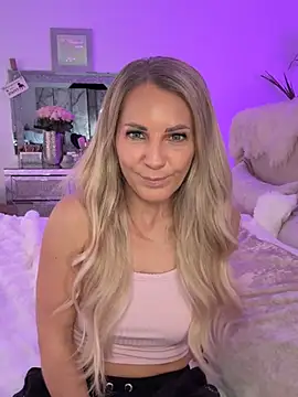 JulieSol online show from 02-08-26, 08:23