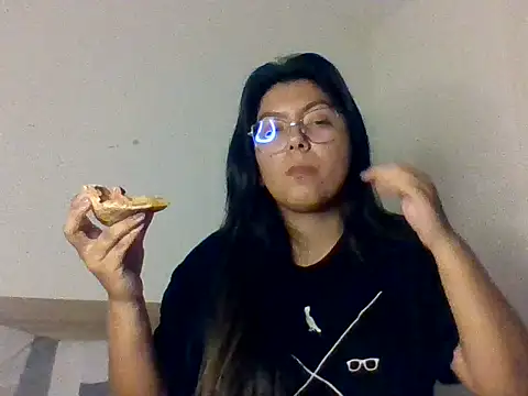 Snapshot of Miickinow chatting on 01-14-26, 12:42 Miickinow online show from 01-14-26, 12:42