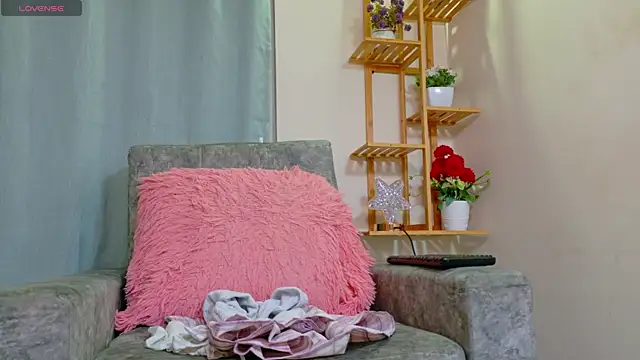 Mia C online show from 04-07-26, 10:17