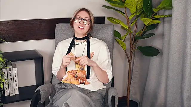 Snapshot of LeoneRone chatting on 01-14-26, 08:40 LeoneRone online show from 01-14-26, 08:40