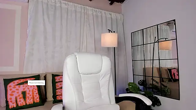Snapshot of liaamoon_ chatting on 05-19-26, 12:34 liaamoon online show from 05-19-26, 12:34