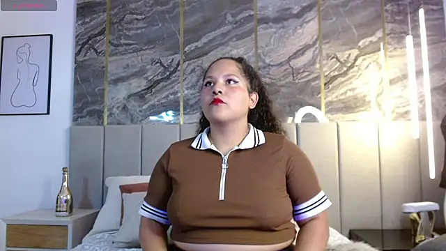 Snapshot of Lunea_kane chatting on 01-15-26, 01:03 Lunea kane online show from 01-15-26, 01:03