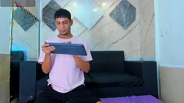 ALEX KEITH26 online show from 04-12-26, 11:57