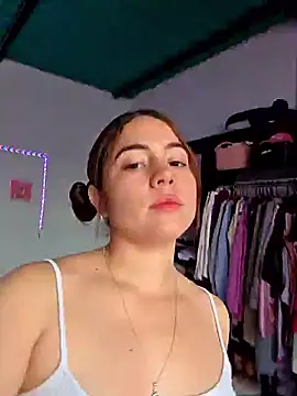 Snapshot of dani_ferreer1 chatting on 04-28-26, 09:30 dani ferreer1 online show from 04-28-26, 09:30