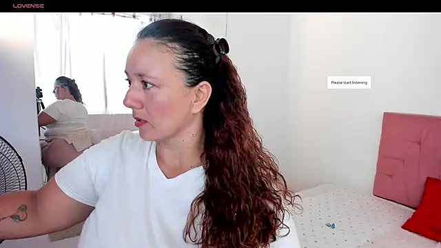 Snapshot of MsGaby_ chatting on 06-09-26, 06:42 MsGaby online show from 06-09-26, 06:42