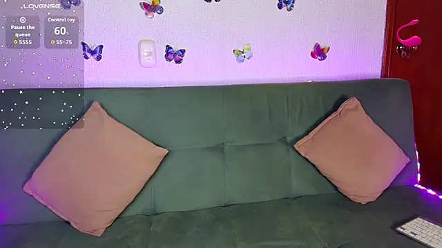 Snapshot of Anihaa chatting on 02-18-26, 05:27 Anihaa online show from 02-18-26, 05:27