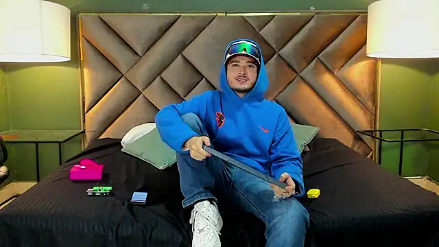 Snapshot of Salvattore_Muller chatting on 02-19-26, 11:01 Salvattore Muller online show from 02-19-26, 11:01