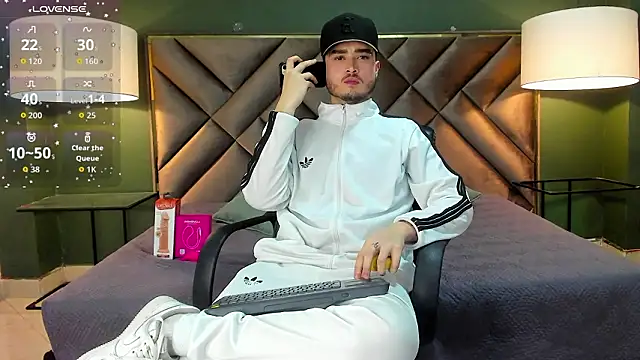 Snapshot of Salvattore_Muller chatting on 02-22-26, 05:32 Salvattore Muller online show from 02-22-26, 05:32