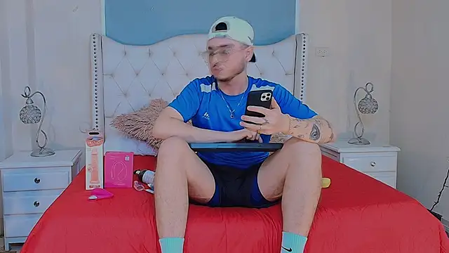 Snapshot of Salvattore_Muller chatting on 03-03-26, 04:47 Salvattore Muller online show from 03-03-26, 04:47