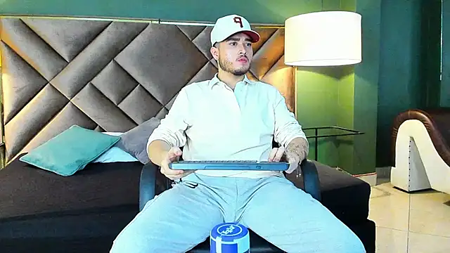 Snapshot of Salvattore_Muller chatting on 02-10-26, 06:12 Salvattore Muller online show from 02-10-26, 06:12