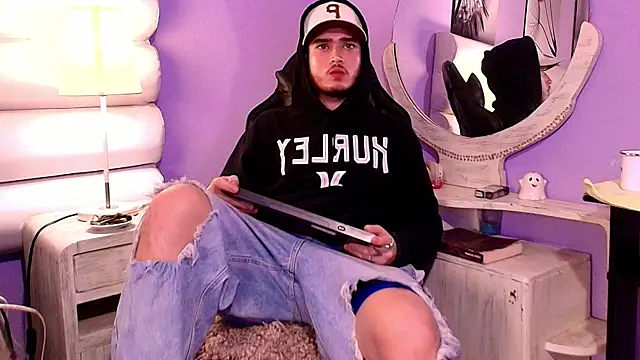 Snapshot of Salvattore_Muller chatting on 02-06-26, 04:19 Salvattore Muller online show from 02-06-26, 04:19