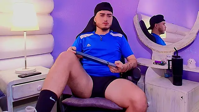 Snapshot of Salvattore_Muller chatting on 02-03-26, 02:32 Salvattore Muller online show from 02-03-26, 02:32