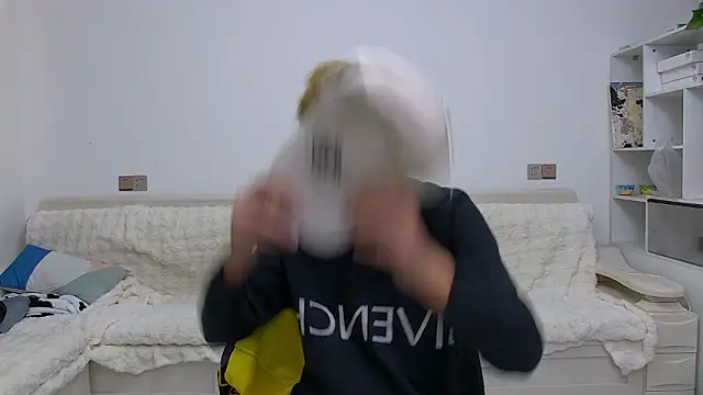 Chocolates-001 online show from 02-22-26, 11:01