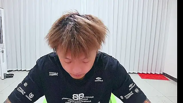 Snapshot of Chocolates-001 chatting on 07-17-26, 03:09 Chocolates-001 online show from 07-17-26, 03:09