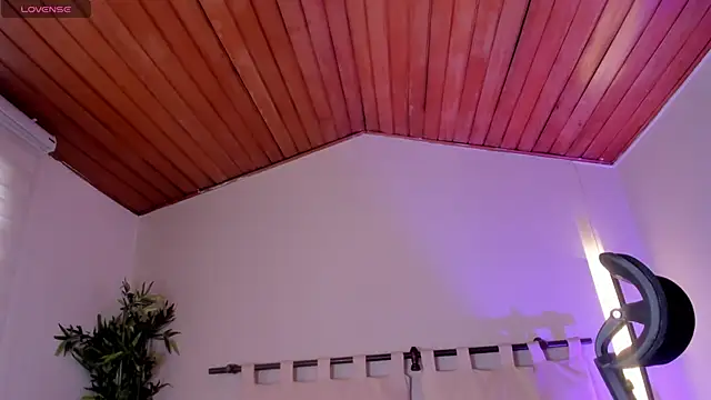 ella  olmos online show from 04-01-26, 01:41