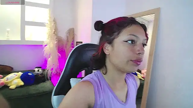 Snapshot of melodyy_as chatting on 06-16-26, 01:33 melodyy as online show from 06-16-26, 01:33