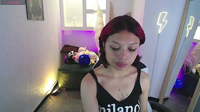 Snapshot of melodyy_as chatting on 06-17-26, 01:21 melodyy as online show from 06-17-26, 01:21