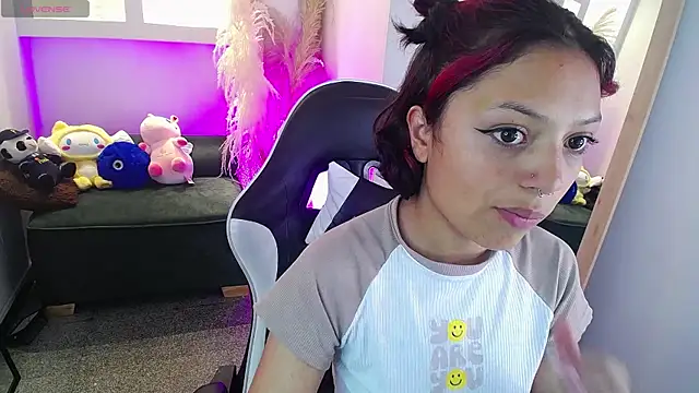 Snapshot of melodyy_as chatting on 06-25-26, 12:21 melodyy as online show from 06-25-26, 12:21