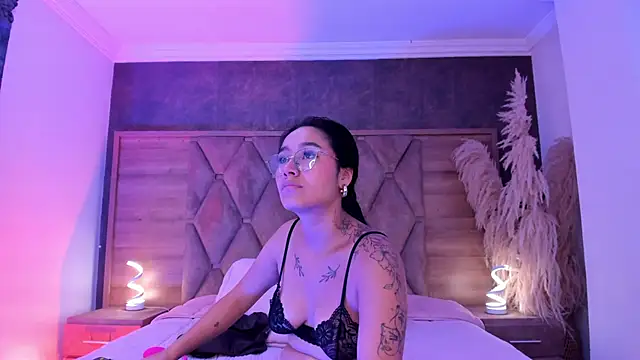 Snapshot of AnaiaClarck chatting on 06-01-26, 03:18 AnaiaClarck online show from 06-01-26, 03:18