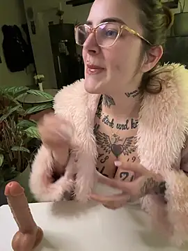 Snapshot of NyxTattoo chatting on 02-17-26, 06:27 NyxTattoo online show from 02-17-26, 06:27