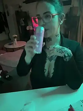 Snapshot of NyxTattoo chatting on 02-19-26, 06:38 NyxTattoo online show from 02-19-26, 06:38